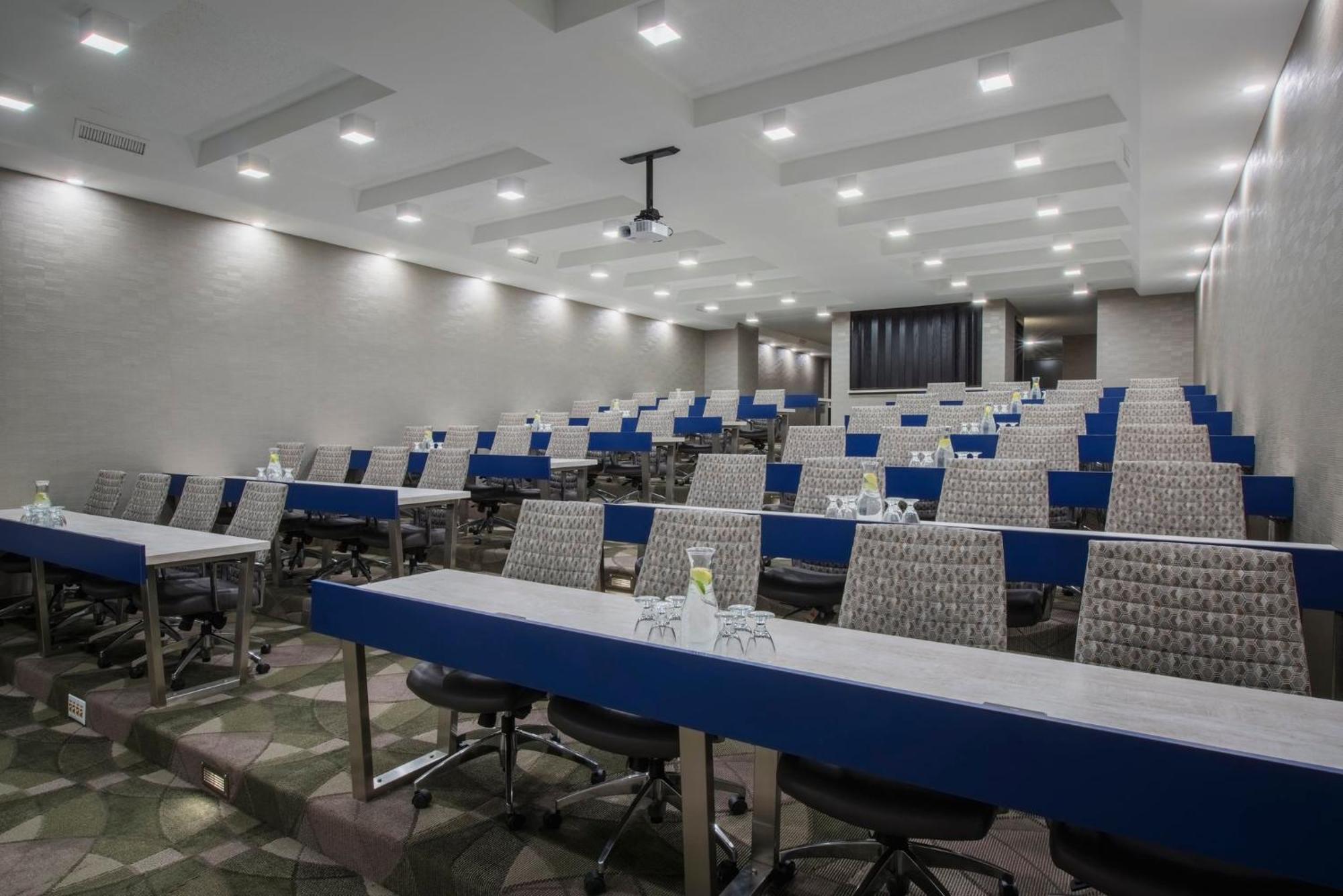 Holiday Inn Winnipeg-South By Ihg Екстериор снимка